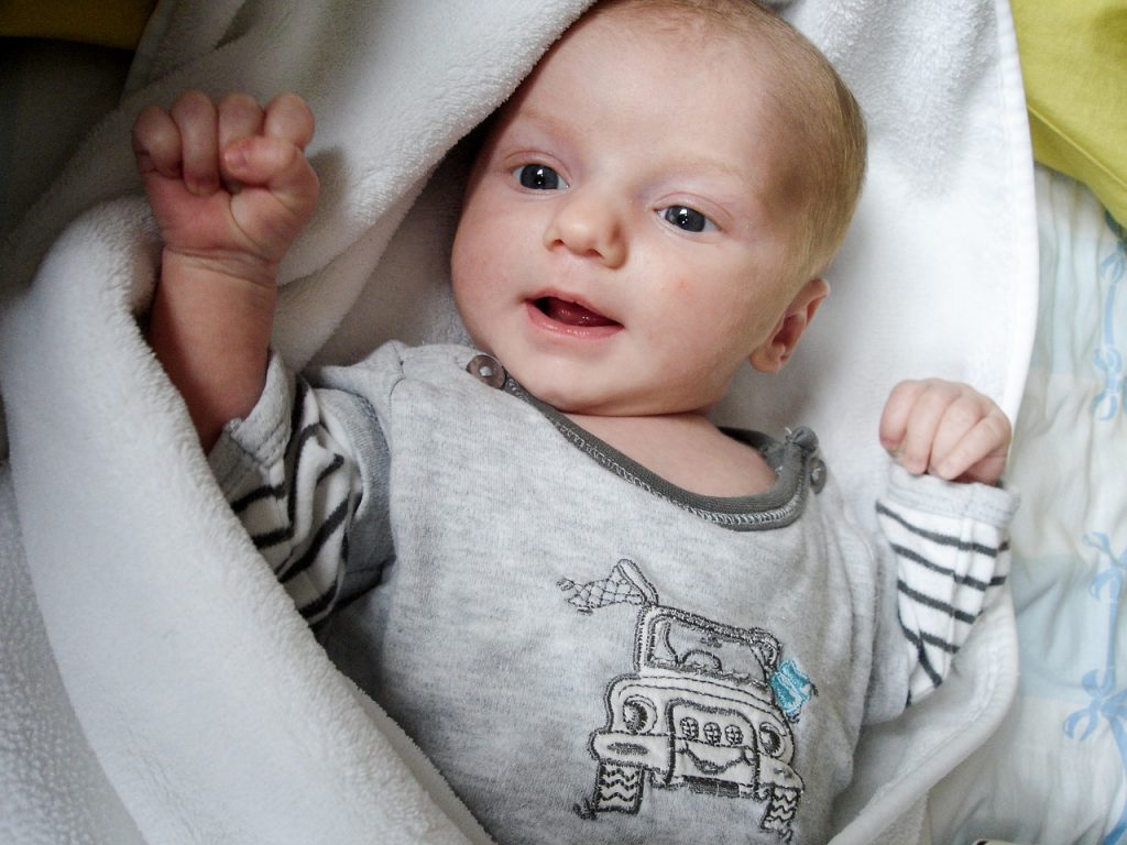 Rożek niemowlęcy – obowiązkowy element wyprawki dla dziecka!